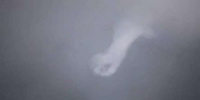 `Tangan Tuhan` Menjulur di Langit Inggris