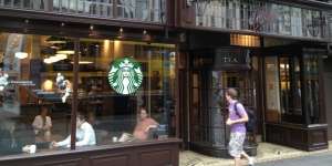 Starbucks Bantah Danai Israel