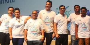 Seleb Hidup Sehat dengan Air Putih