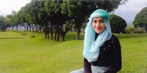 Putuskan Berhijab, Si Cantik Ashry Panen Cacian