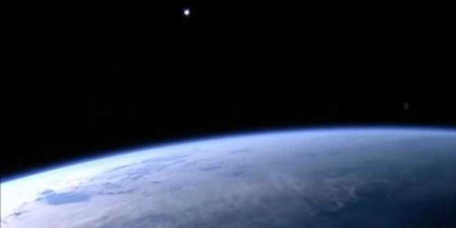 Gerombolan UFO Tertangkap Kamera Canggih NASA