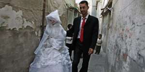 Mengharukan, Warga Gaza Nikah Massal di Pengungsian