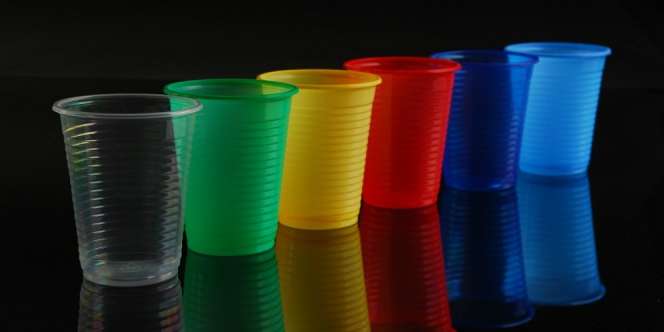 Gelas Plastik Pemicu Kanker Hantui Warga Arab