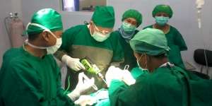Rovy, Dokter Tampan Aceh `Penjinak` Rematik