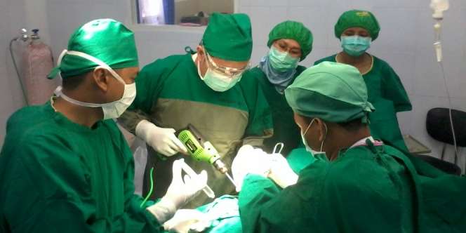 Rovy, Dokter Tampan Aceh `Penjinak` Rematik