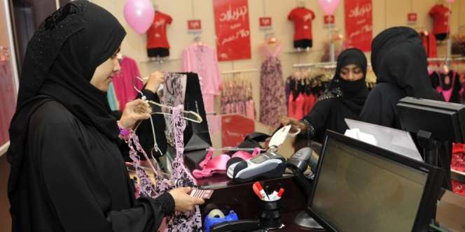 Puluhan Toko Pakaian Dalam Wanita Ditutup Paksa
