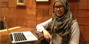Kisah Payung dan Cokelat Bocah Penjual Koran