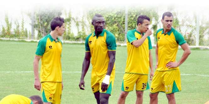 Pemain Bola Liga Aljazair Tewas Dilempari Penonton