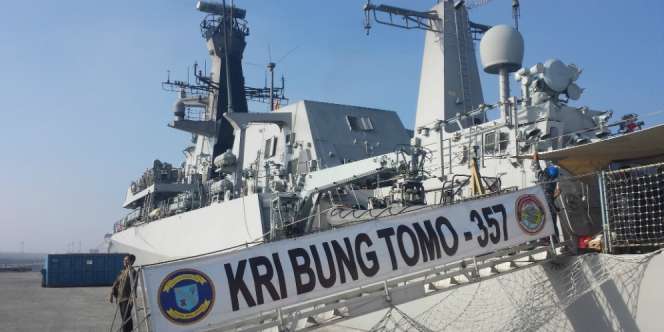 Anggota TNI AL Umroh Naik Kapal Perang