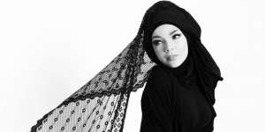Ini Proses Dewi Sandra Kenakan Hijab
