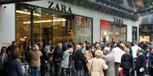 Zara Tarik Baju `Berbau` Nazi dari Pasaran
