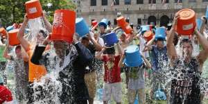 Seberapa Bahaya Tantangan `Ice Bucket`