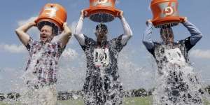 Tantangan Ice Bucket Tidak Bermanfaat, Setuju?