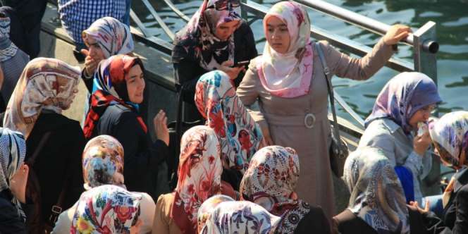 Sekolah Kedokteran Ceko Larang Siswa Muslim Pakai Hijab