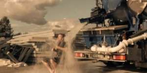 Tantangan `Ice-Bucket` Paling Gila, Pakai Truk Molen