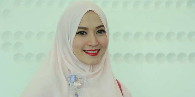 Tertarik Hijab Syar'i ala Lyra Virna? Tengok di Sini