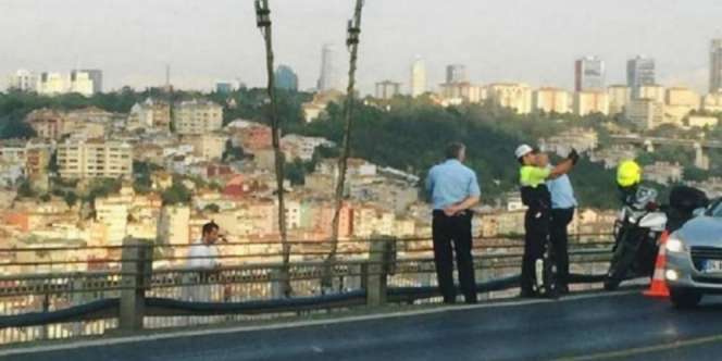 Polisi Selfie di Depan Korban Bunuh Diri