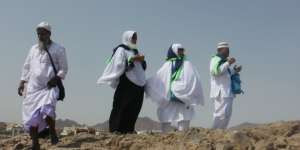 Jamaah Haji Indonesia Selfie di Bukit Uhud