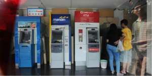 1 Oktober, Biaya Transaksi ATM Antar Bank Naik 50%
