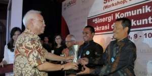 Merdeka.com Raih Penghargaan Journalist Awards 2014