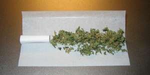 Riset: Remaja Pengguna Ganja Lebih Berisiko Bunuh Diri