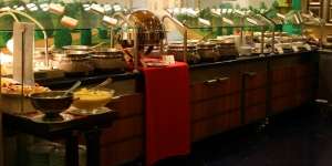 Warga UEA Hamburkan Uang buat Makan di Resto