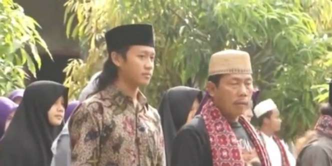 Gus Bombong, Anggota DPRD yang Kembalikan Gaji ke Rakyat