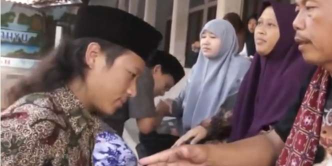 Cara Jadi Anggota DPRD `Gratis` ala Gus Bombong