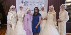 Gaun Pengantin Bertema Internasional untuk Hijabers