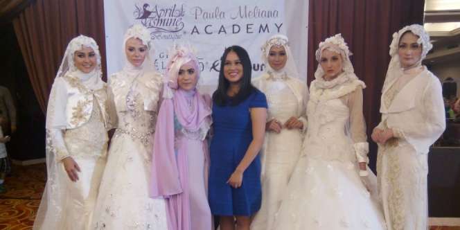 Gaun Pengantin Bertema Internasional untuk Hijabers