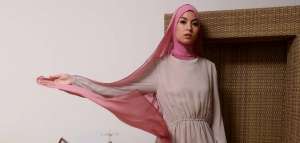 Tangis Bintang `Aku, Kau dan KUA` Saat Ingat Allah