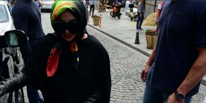 Lady Gaga Berkerudung, Sedot Perhatian di Turki