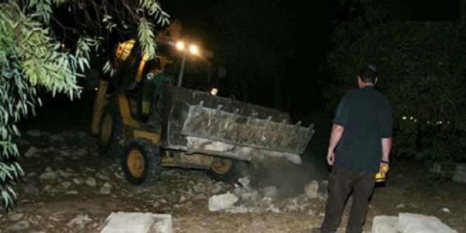Israel Bongkar Makam Para Syuhada di Dekat Masjidil Aqsa