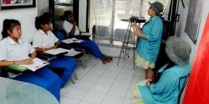 Ibu Kembar Abdikan Diri untuk Anak Jalanan