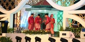 Kaligrafi 100 Meter Tutup MTQ Internasional Palembang