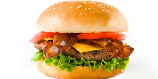 Waspada! Makan Burger Bisa Jadi Bodoh?