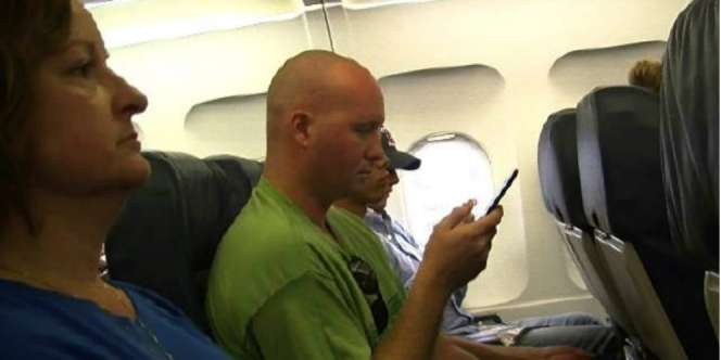 Pakai Ponsel di Pesawat, Sudah Boleh