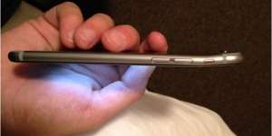 Anak-anak Bengkokkan iPhone 6 di Toko Apple