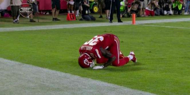 Selebrasi Sujud Syukur, Atlet Football Amerika Dihukum