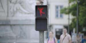 Ide Keren "Dancing Traffic Light" (Joget Lampu Lalu Lintas)