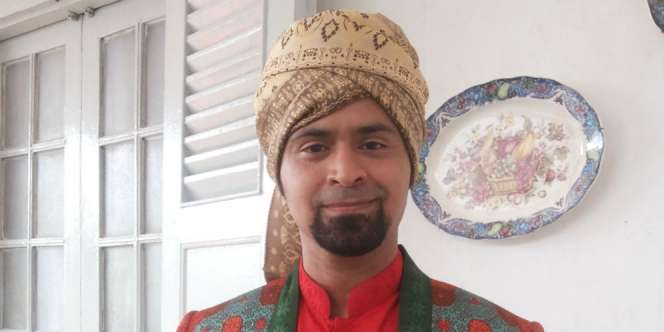 Pengalaman Spiritual Mike Lucock Dikelilingi Wanita Persia