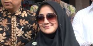 Lihat Istri Uje, Terdakwa Pembakar Rumah Muntah Darah
