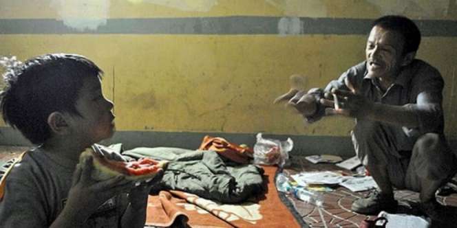 Kisah Pemulung Membesarkan Anak yang Dibuang ke Bak Sampah