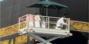 Kiswah Rp 64 Miliar Dipasang di Kabah