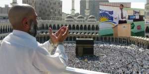 Pria Ini Wujudkan Mimpi Berhaji Orangtuanya Hingga Akhir Hayat