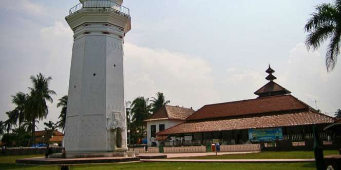 Masjid Agung Banten: Karya Empu Majapahit Hingga Menir Belanda