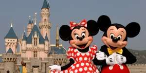 Pangeran Kaya Arab Selamatkan `Istana` Mickey Mouse