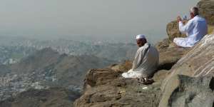 Jamaah Haji Wafat Tersambar Petir Usai Memotretnya