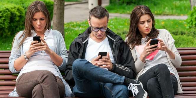 Bahaya 'Candu' Internet : Hidup Kurang Bahagia!