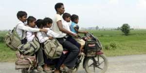 Orangtua di Mekah Dilarang Antar Anak ke Sekolah Pakai Motor